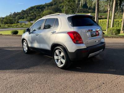 CHEVROLET - TRACKER - 2017/2018 - Prata - R$ 92.900,00