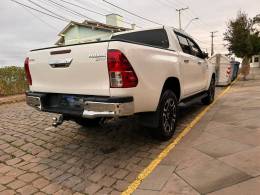 TOYOTA - HILUX - 2020/2021 - Branca - R$ 198.900,00