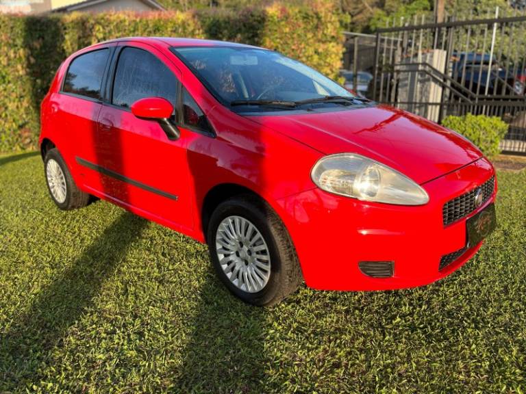 FIAT - PUNTO - 2011/2011 - Vermelha - R$ 36.900,00