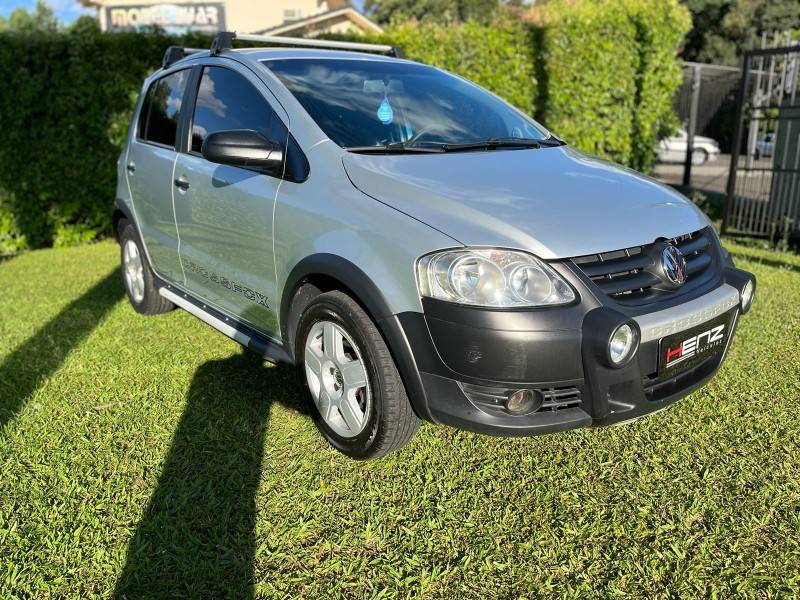 VOLKSWAGEN - CROSSFOX - 2007/2008 - Prata - R$ 35.900,00