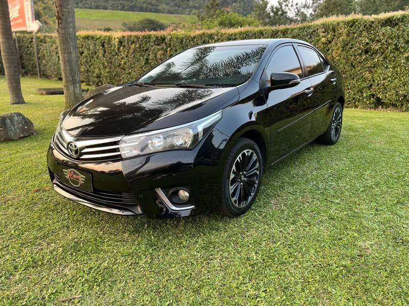 TOYOTA - COROLLA - 2016/2017 - Preta - R$ 87.900,00