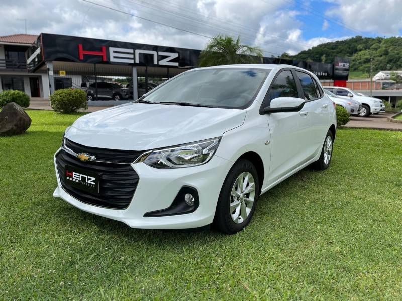 CHEVROLET - ONIX - 2022/2022 - Branca - R$ 89.900,00