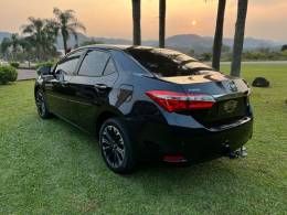 TOYOTA - COROLLA - 2016/2017 - Preta - R$ 87.900,00