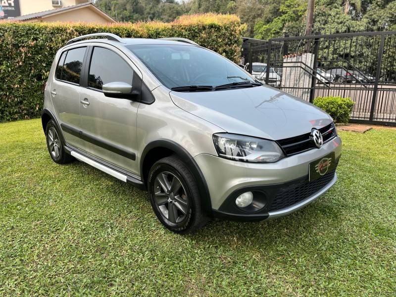 VOLKSWAGEN - CROSSFOX - 2012/2013 - Prata - R$ 46.900,00