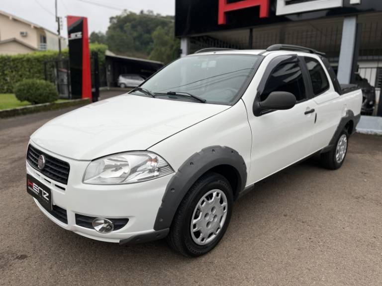 FIAT - STRADA - 2011/2012 - Branca - Sob Consulta