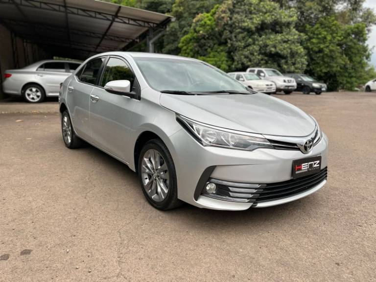 TOYOTA - COROLLA - 2019/2019 - Prata - R$ 108.900,00