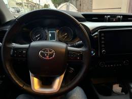 TOYOTA - HILUX - 2020/2021 - Branca - R$ 198.900,00