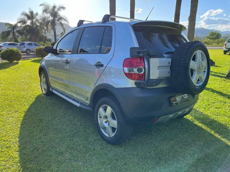 VOLKSWAGEN - CROSSFOX - 2007/2008 - Prata - R$ 35.900,00