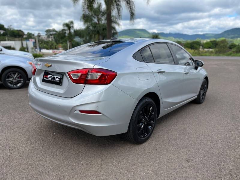 CHEVROLET - CRUZE - 2018/2019 - Prata - R$ 92.900,00