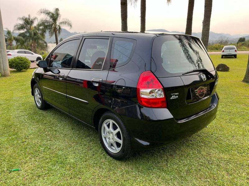 HONDA - FIT - 2006/2007 - Preta - R$ 37.900,00