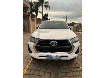 TOYOTA - HILUX - 2020/2021 - Branca - R$ 198.900,00