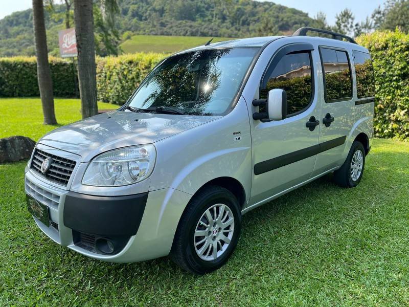 FIAT - DOBLÓ - 2010/2011 - Prata - R$ 45.900,00