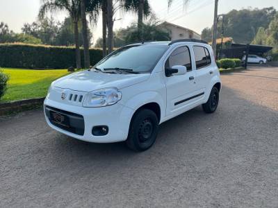 FIAT - UNO - 2011/2012 - Branca - R$ 29.900,00