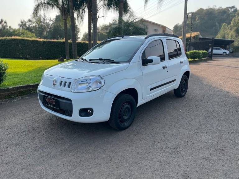 FIAT - UNO - 2011/2012 - Branca - R$ 29.900,00