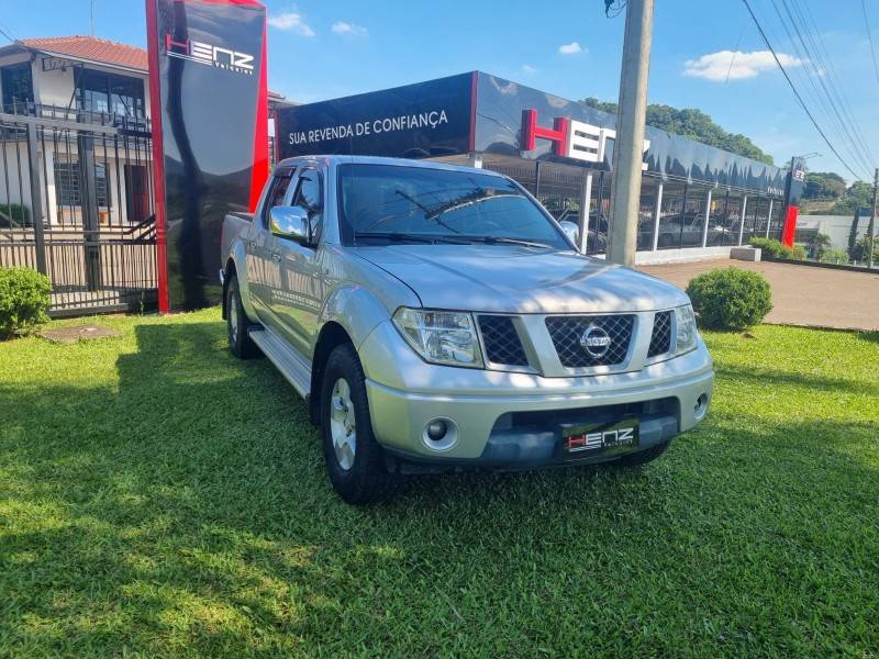 NISSAN - FRONTIER - 2011/2011 - Prata - Sob Consulta