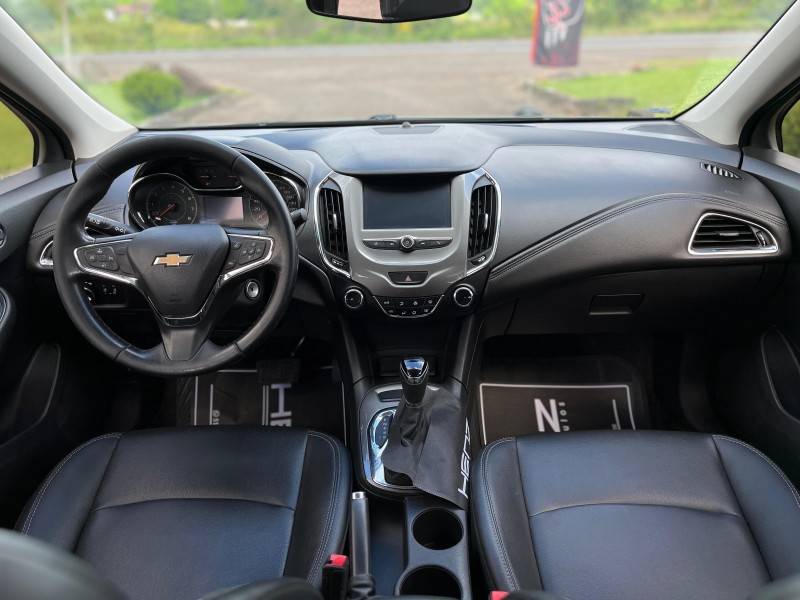 CHEVROLET - CRUZE - 2018/2019 - Prata - R$ 92.900,00