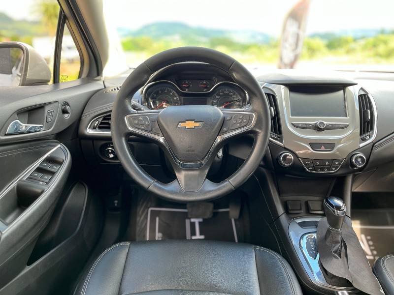 CHEVROLET - CRUZE - 2018/2019 - Prata - R$ 92.900,00