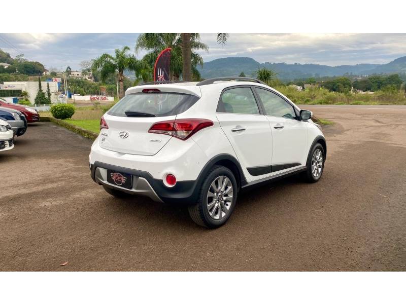 HYUNDAI - HB20X - 2015/2016 - Branca - R$ 67.900,00