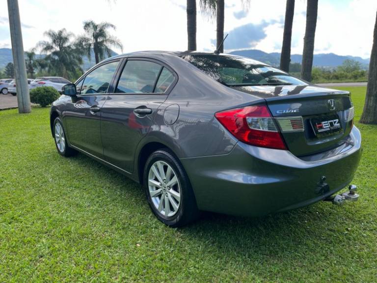 HONDA - CIVIC - 2013/2014 - Cinza - R$ 64.900,00