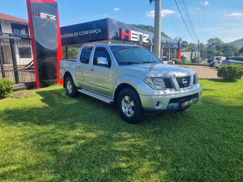 NISSAN - FRONTIER - 2011/2011 - Prata - Sob Consulta