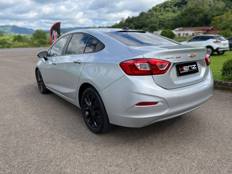 CHEVROLET - CRUZE - 2018/2019 - Prata - R$ 92.900,00